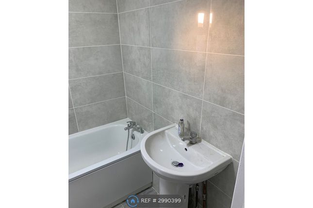 Flat First Floor A Park Lane, London photo 4