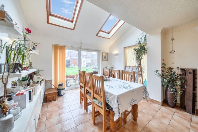 32, Borrowdale Avenue, Bedfordshire photo 4