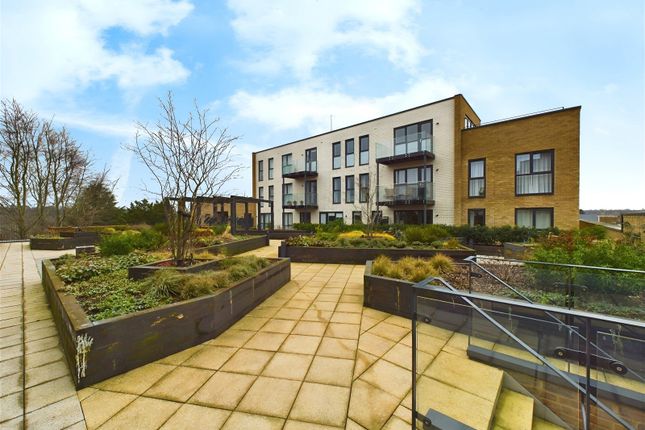 Thumbnail Flat for sale in Albion Way, Horsham