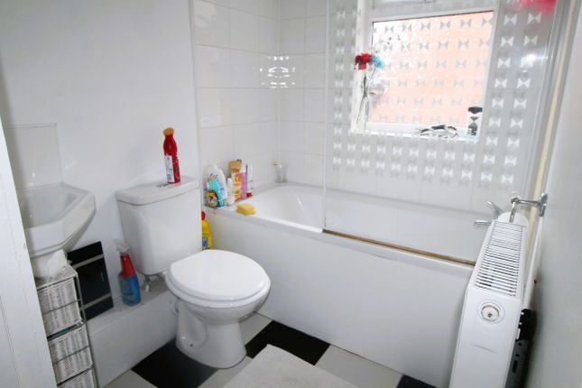 76, Ridley Gardens, Newcastle Upon Tyne photo 4