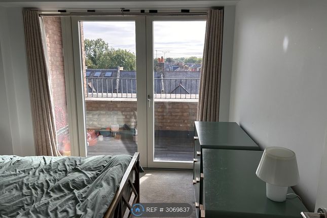 Flat, A Kingston Road, London photo 4