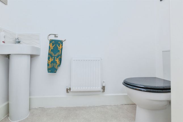 82, Buxton Crescent, Leicester photo 4