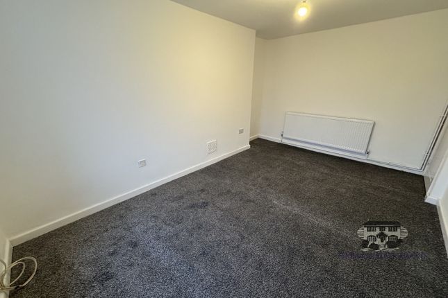 15, Churchfield Row, Pentre photo 2