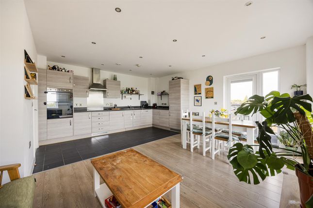 84 Bodiam Court, Thornbury Way, Walthamstow photo 3