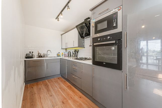 Flat for sale in Maritime Quay, London