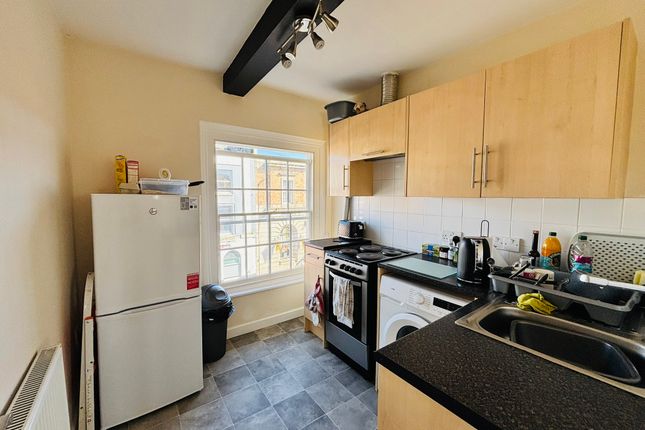 Flat 2, 6-7, Green Market, Penzance photo 3