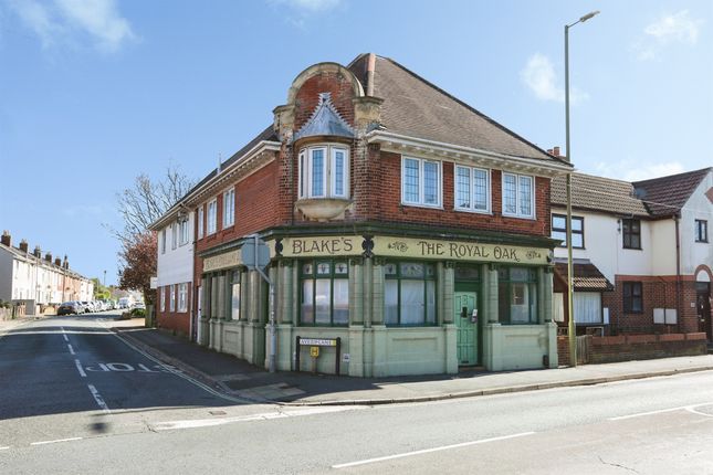 1-bed flat on Flat 3, Royal Oak Court, 76, Brockhurst Road, Gosport, £95,000