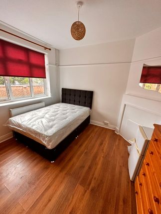 Thumbnail Room to rent in Whitchurch Lane, Edgware