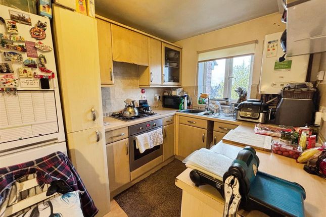 88, Lime Vale Way, Bradford photo 2