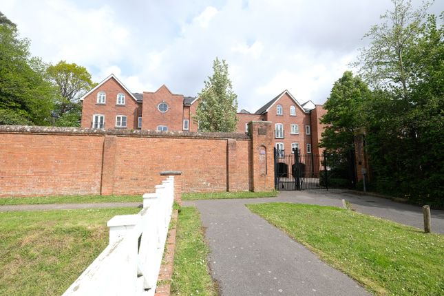 Flat for sale in Portside Close, Southampton