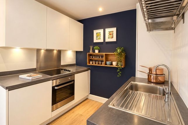 Flat 5, 53 Marischal Road, London photo 2