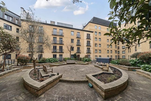 Flat for sale in Regents Plaza Apartments, London