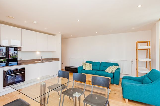 Flat to rent in High Street, London