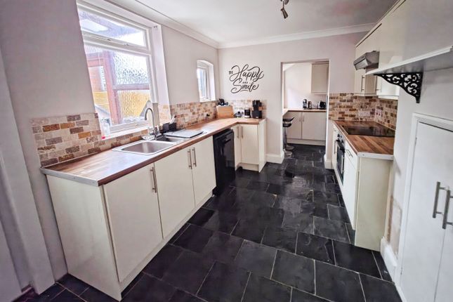 14, Holyoake Terrace, Long Buckby photo 3