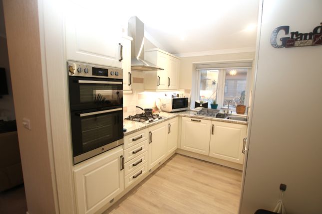35 Bucklesham Park Holiday Village, The Heath, Ipswich photo 3
