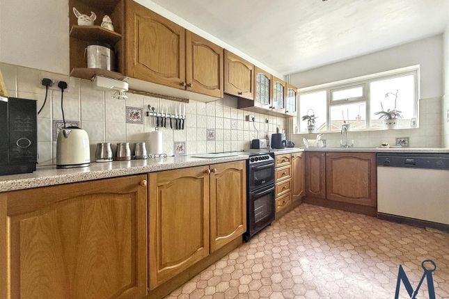 Holcombe Close, Coalville photo 3