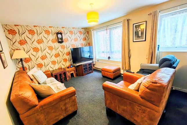 16, Scarborough Court, Newcastle Upon Tyne photo 4