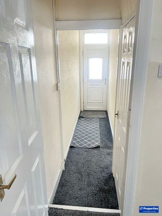 15 Hillside Road, Luton photo 2