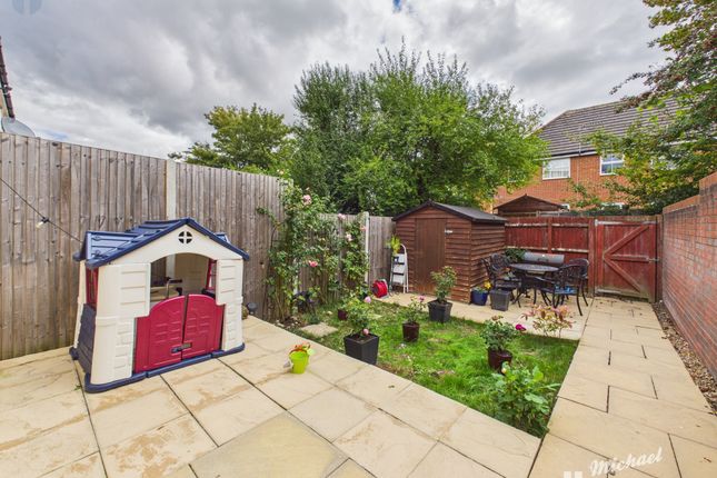 17 Wiseman Close, Aylesbury photo 3