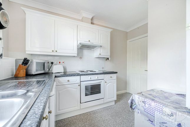 2 Stratford House,, Draymans Way, Alton photo 2