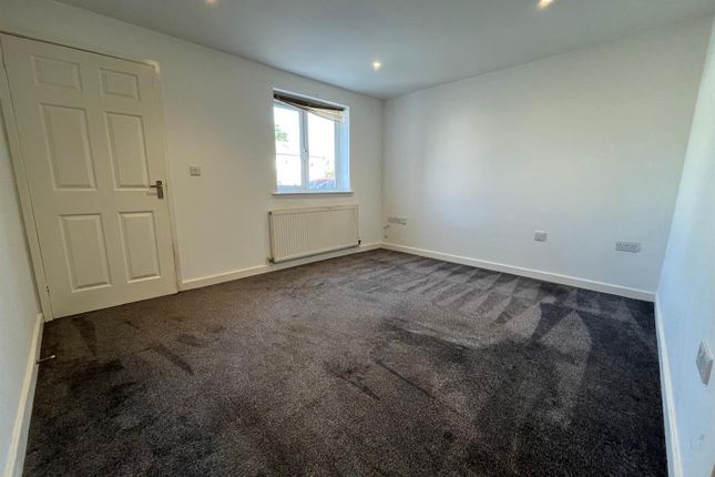 5a, Poplar Road, Dunscroft photo 2