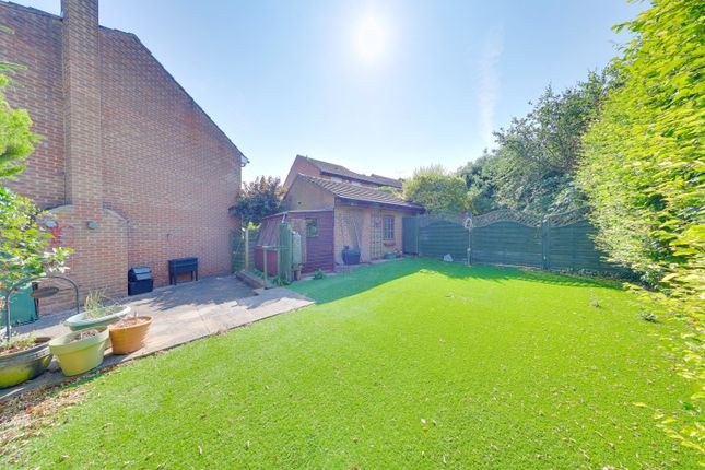 24, Goldfinch Close, Orpington photo 4