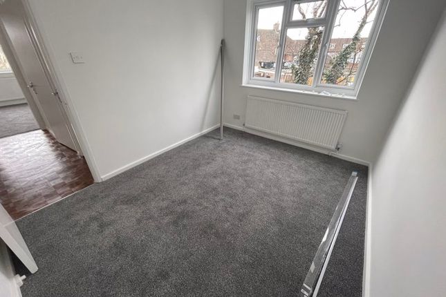 Flat to rent in Selvage Lane, London