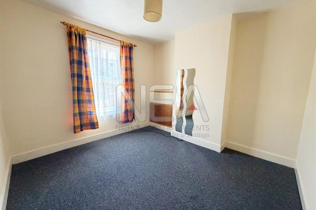 12, Donnington Gardens, Reading photo 3