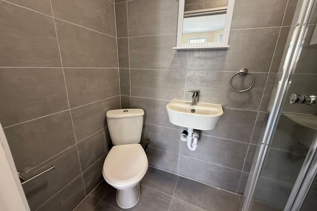 Room 1, 30 Hindes Road, Harrow photo 2
