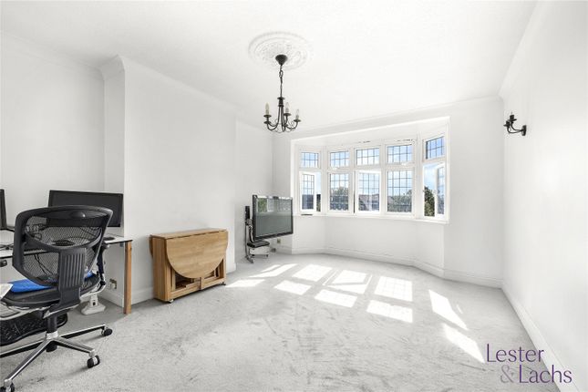 3, Grange Court, Loughton photo 4