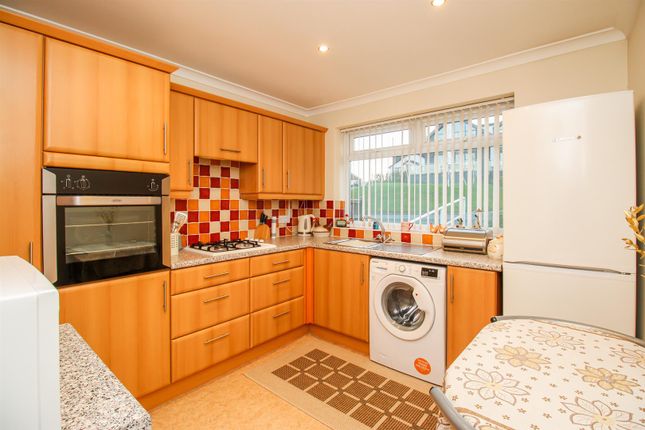 136, Blacker Lane, Wakefield photo 2