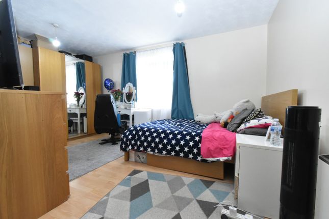 2 Campion Court, Elmore Close, Wembley photo 4