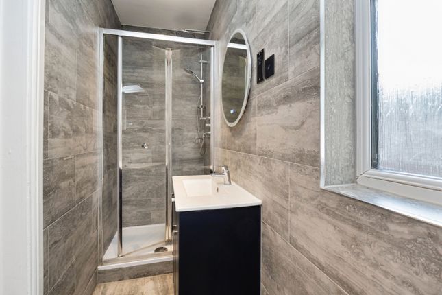 Flat A, 1, Kings Road, London photo 2