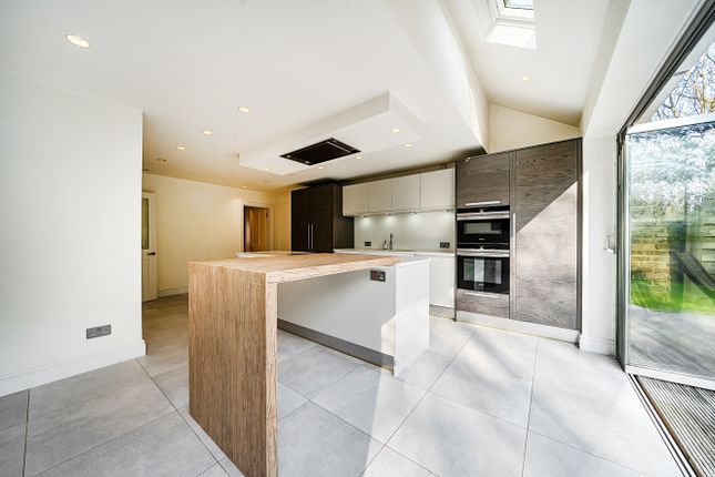 2, Davema Close, Chislehurst photo 3