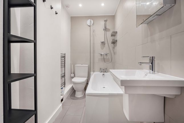 Flat 9, Victoria Chambers,, Mark Street, London photo 4