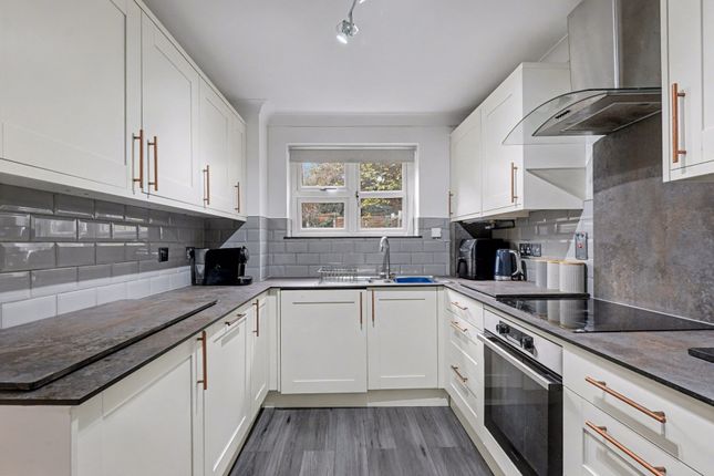 6, Silver Tree Close, Chatham photo 4
