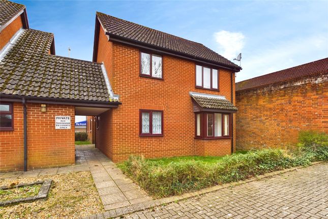 Flat for sale in South View Gardens, Newbury, Berkshire