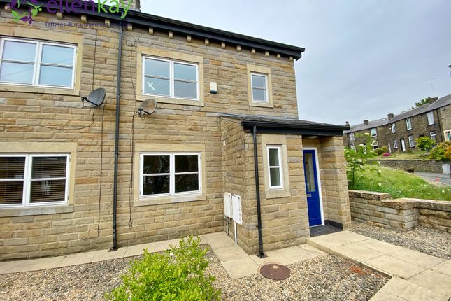 Thumbnail Town house to rent in Old School Place, Rochdale