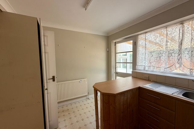 33, Oakhurst Close, Ferndown photo 4