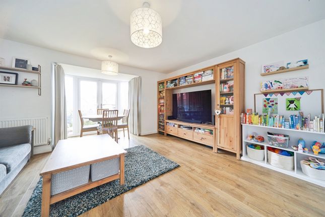 10, Stephenson Drive, Keighley photo 3