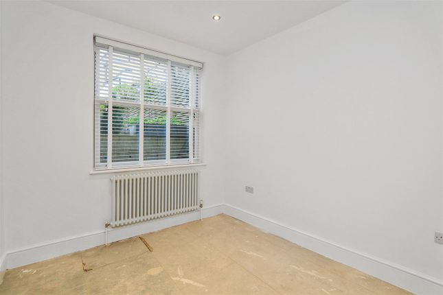 Flat to rent in Lordship Lane, London