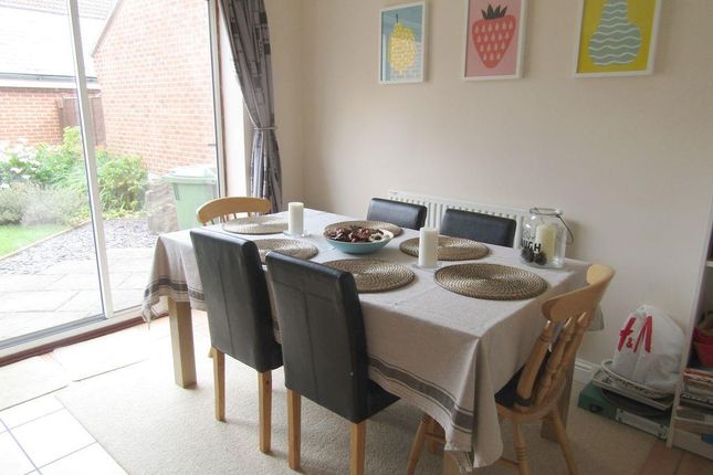 22, Thatcham Road, Tewkesbury photo 4