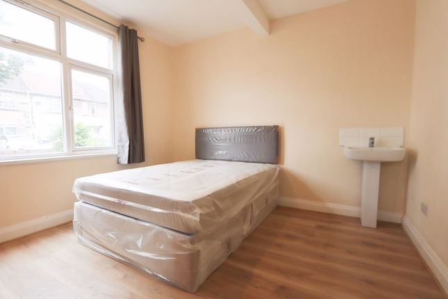 Thumbnail Room to rent in Double Room, Northcote Avenue, Southall