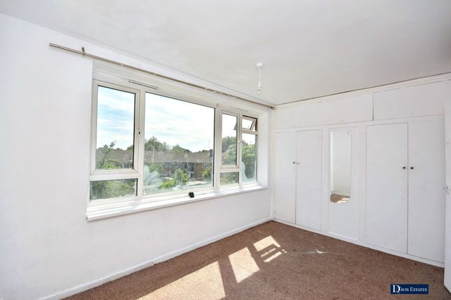 3 Victor Approach, Hornchurch photo 4