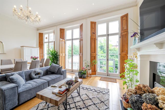 Flat 2, 17, Buckland Crescent, Belsize Park photo 3