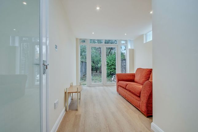 17A, Horsenden Lane North, Greenford photo 4