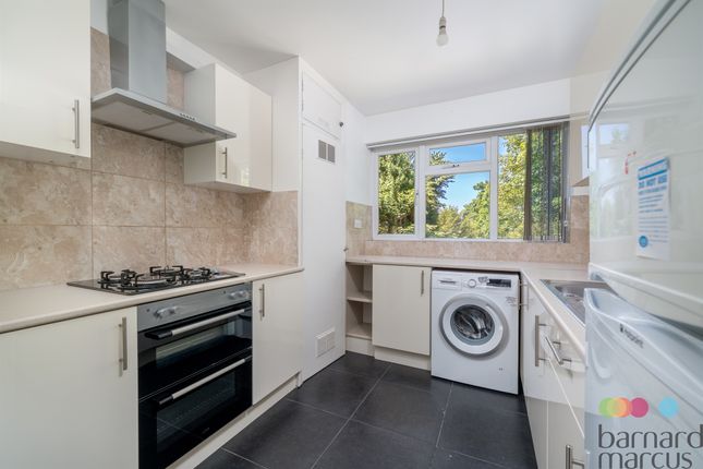 Flat for sale in Cliveden Close, London