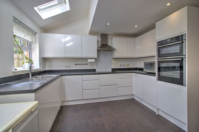 37, Hophurst Drive, Crawley photo 3