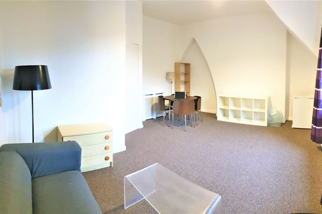 2-bed flat on Flat 10, 138 Hathersage Road, Manchester, £1,295/mo