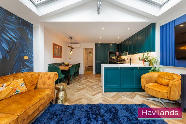 26, Tresilian Avenue, N21 photo 4